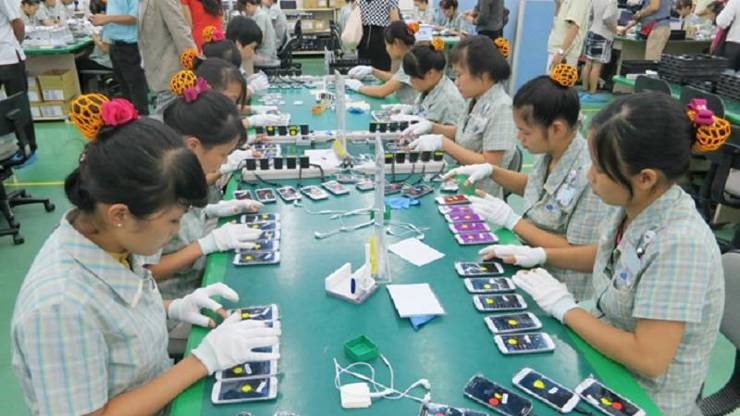Điện thoại các loại và linh kiện tiếp tục giữ vững vị trí là mặt hàng xuất khẩu chủ lực của nước ta trong năm 2017. Nguồn: Internet