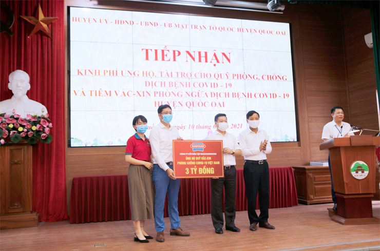 Ông Nguyễn Đại Thắng – Tổng Giám đốc Tập đoàn SUNHOUSE đại diện Tập đoàn ủng hộ cho Quỹ vắc xin phòng chống dịch Covid-19 Việt Nam.