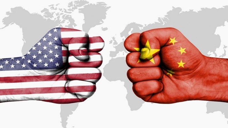 Hai nền kinh tế lớn nhất thế giới là Mỹ và Trung Quốc chính thức bước vào cuộc chiến thương mại khi áp các mức thuế mới lên hàng chục tỷ USD hàng hóa nhập khẩu từ mỗi bên.