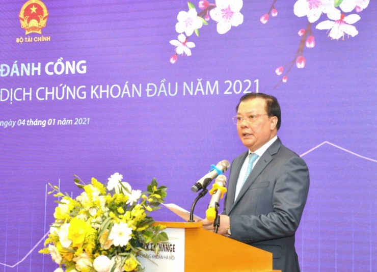 Bộ trưởng Bộ Tài chính Đinh Tiến Dũng phát biểu tại Lễ đánh cồng khai trương phiên giao dịch chứng khoán đầu tiên của năm 2021.