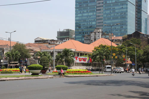 Trước đây, TP. Hồ Chí Minh gặp khó khăn trong việc đấu thầu chọn nhà đầu tư có năng lực để khởi động lại các khu "đất vàng" do một số cơ chế vẫn còn bị vướng. Nguồn: hanoimoi.com.vn