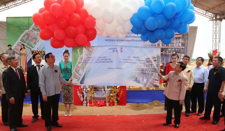 Đại diện lãnh đạo Việt Nam - Lào tham gia Lễ động thổ Dự án xây dựng Khu phức hợp Nỏong Thà. Nguồn: bidv.com.vn