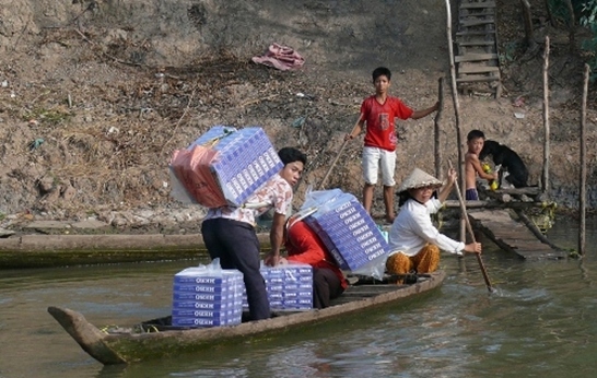 Đối tượng vận chuyển thuôc lá lậu dưới mọi hình thức. Nguồn: internet
