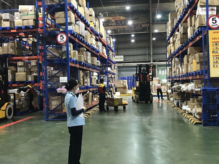 Hàng hóa nhập khẩu qua cửa khẩu TP. Hồ Chí Minh tăng so với cùng kỳ. Ảnh: T.H