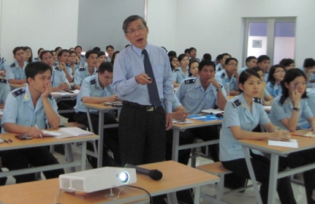 Quang cảnh một lớp đào tạo kỹ năng phân tích tờ khai hàng hóa của Trường Hải quan Việt Nam. Nguồn: PV.