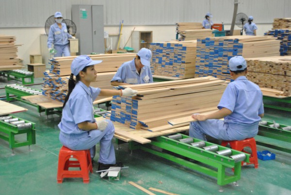 Hoạt động sản xuất tại Công ty TNHH EIDAI (KCN Đồng Văn- Hà Nam). Nguồn: PV.