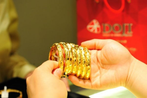Giá vàng thế giới giao ngay hiện giao dịch ở mức 1.576 USD mỗi ounce.