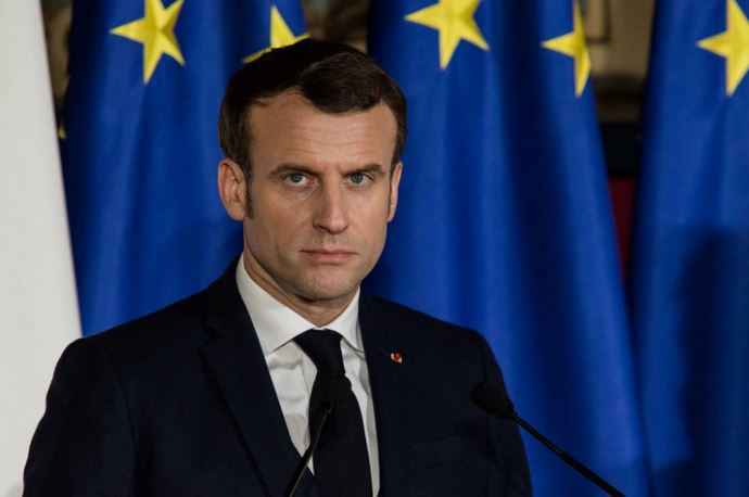  Tổng thống Pháp Emmanuel Macron đang đưa ra những biện pháp cứng rắn nhằm đối phó với COVID-19.  Ảnh: CNN 