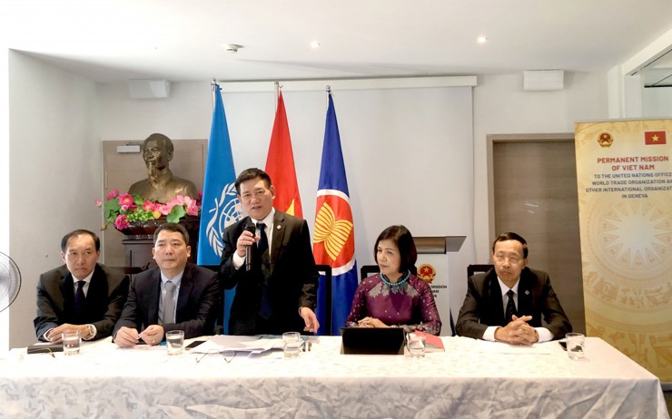 Bộ trưởng Bộ Tài chính Việt Nam Hồ Đức Phớc phát biểu tại hội nghị đối thoại với doanh nghiệp, nhà đầu tư Thụy Sỹ. 