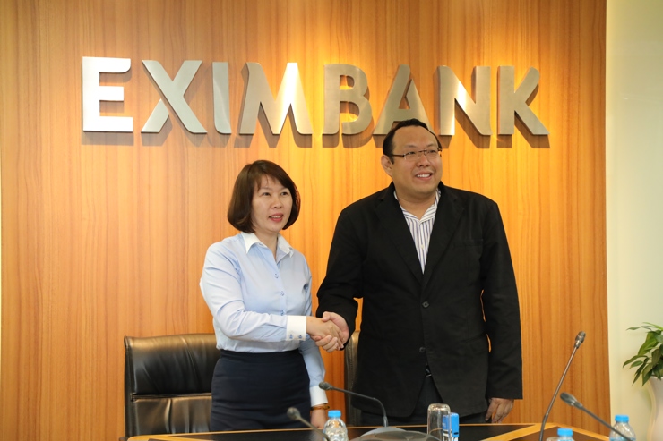 Bà Văn Thái Bảo Nhi – Phó Tổng Giám đốc Eximbank đại diện ký kết cùng Ông Jacky Lee – Tổng Giám đốc công ty Tranglo.