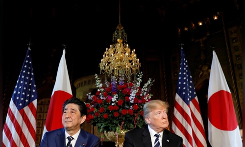 Tổng thống Mỹ Donald Trump không hài lòng khi Nhật bán nhiều hàng cho Mỹ hơn là mua về. Nguồn: internet