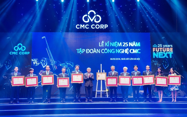 Tập đoàn Công nghệ CMC đã vinh dự đón nhận Huân chương Lao động hạng Ba lần thứ 2 nhân dịp kỷ niệm 25 năm ngày thành lập.
