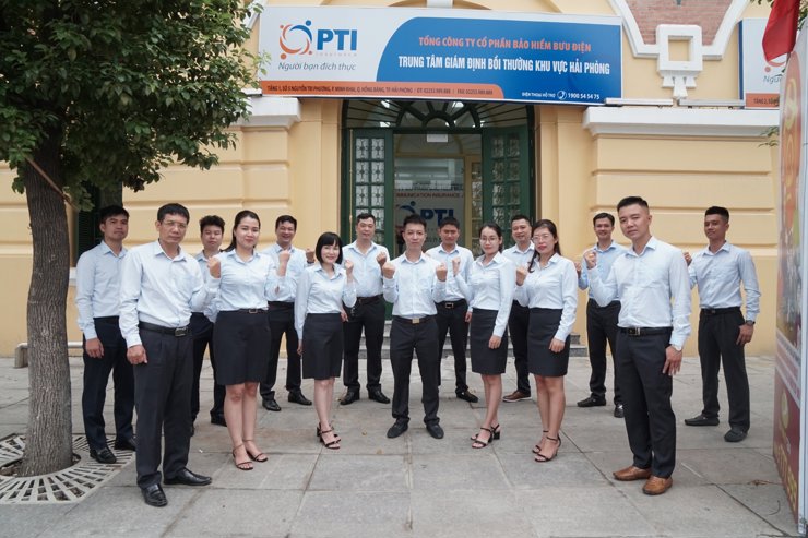 Cán bộ, nhân viên Văn phòng Đại diện Giám định Bồi thường tại Hải Phòng nỗ lực hoàn thành xuất sắc nhiệm vụ kinh doanh được giao (Ảnh chụp trước thời điểm dịch Covid-19). Nguồn: PTI