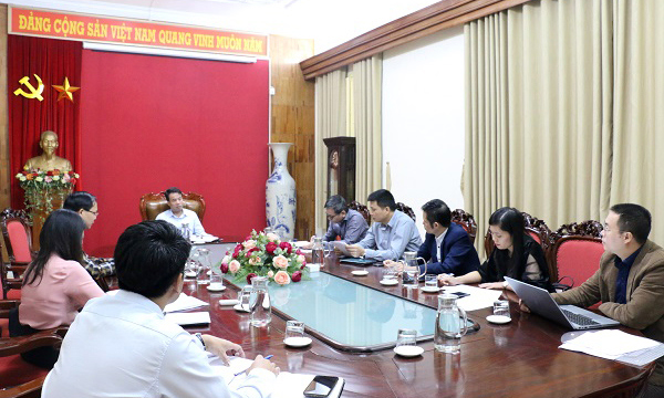 Tổng Giám đốc BHXH Việt Nam Nguyễn Thế Mạnh chủ trì buổi làm việc với các đơn vị liên quan để nghe báo cáo kịch bản tổ chức Lễ ra mắt ứng dụng BHXH số (ngày 4/11/2020).