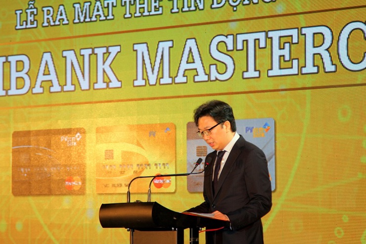 Ông Nguyễn Hoàng Linh - Tổng giám đốc PVcomBank phát biểu tại buổi Lễ ra mắt thẻ tín dụng PVcomBank MasterCard, tối 21/4.