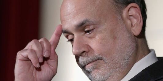 Ben Bernanke bước vào buổi họp tháng 12 của Ủy ban Thị trường mở Liên bang (FOMC). Nguồn: internet