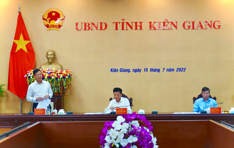 Phó tổng Giám đốc BHXH Việt Nam Trần Đình Liệu phát biểu tại buổi làm việc.