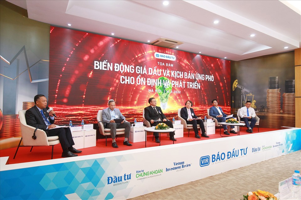 Các diễn giả tại tọa đàm. 