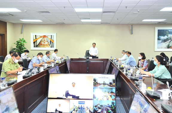 Bộ trưởng Nguyễn Hồng Diên yêu cầu các đơn vị thực hiện nghiêm các nội dung tại Chỉ thị số 07/CT-BCT ngày 12 tháng 5 năm 2021 của Bộ trưởng Bộ Công Thương. 