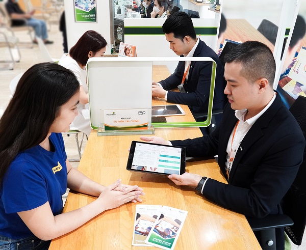 Khi tham gia “FWD Nâng tầm vị thế”, khách hàng được bảo vệ trước 2 rủi ro Tử vong và Thương tật toàn bộ và vĩnh viễn...