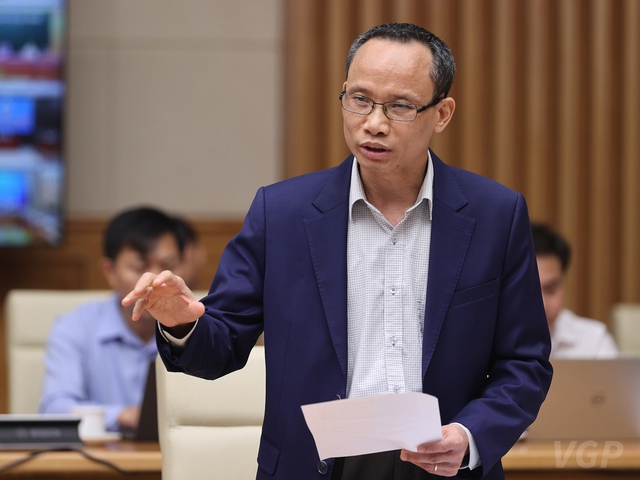 Theo TS. Cấn Văn Lực cần có giải pháp quyết liệt hơn để điều tiết cung - cầu BĐS. 