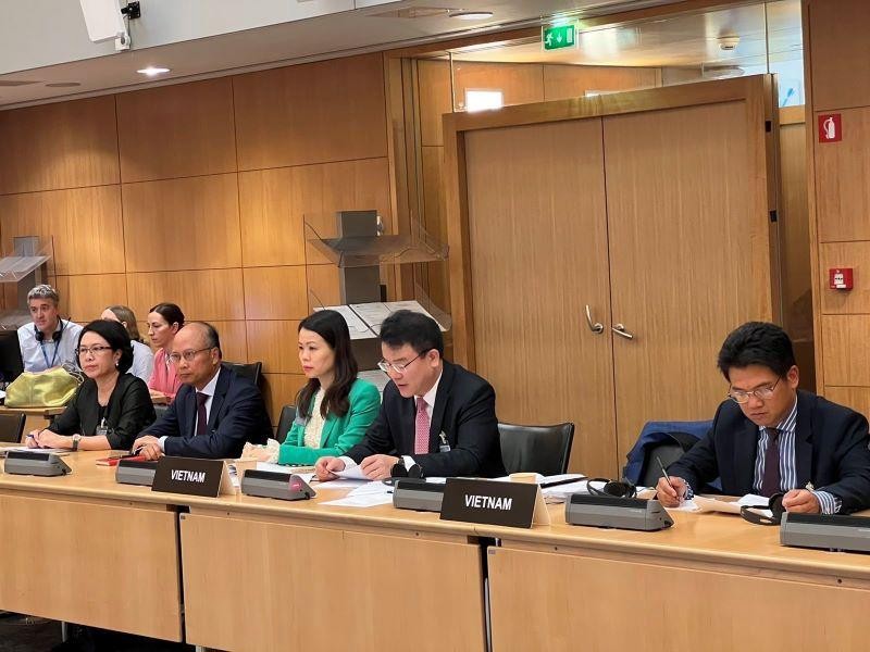 Đo&agrave;n Việt Nam tham dự phi&ecirc;n họp được tổ chức tại Trụ sở của OECD ở Paris (Ph&aacute;p).