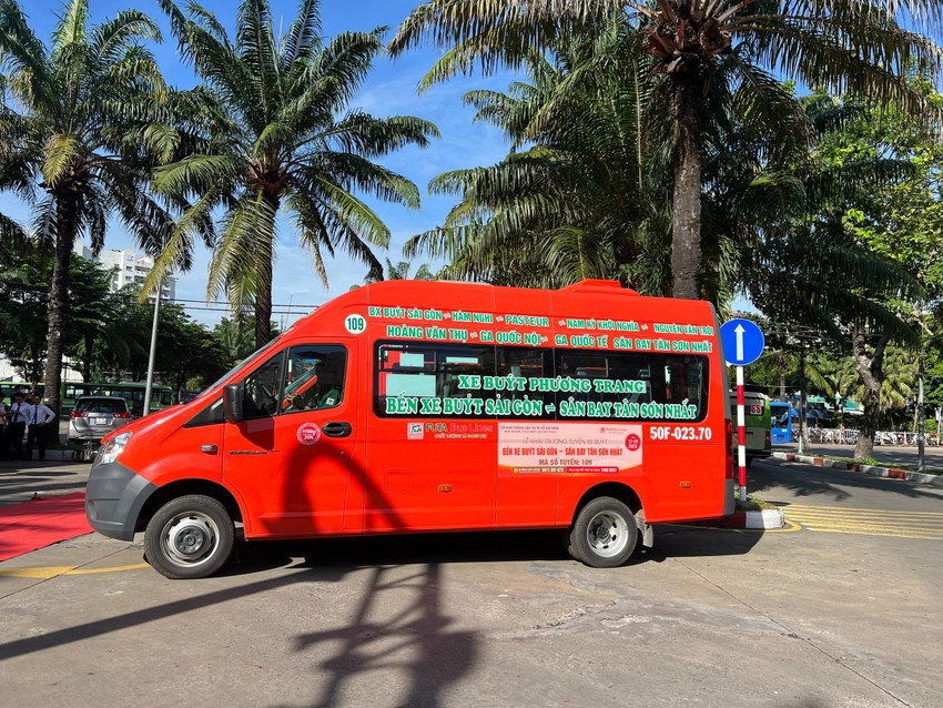Hiện nay, tính cả tuyến 109 thì có tổng cộng 3 tuyến xe buýt kết nối vào sân bay Tân Sơn Nhất. 
