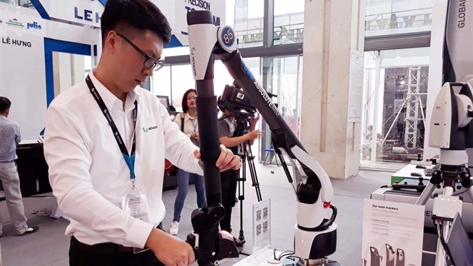Doanh nghiệp giới thiệu sản phẩm tại Hội chợ Công nghiệp hỗ trợ Hà Nội 2022