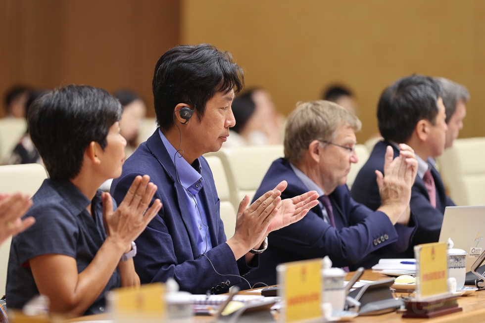 C&aacute;c chuy&ecirc;n gia, tổ chức quốc tế tham dự cuộc họp - Ảnh: VGP/Nhật Bắc.